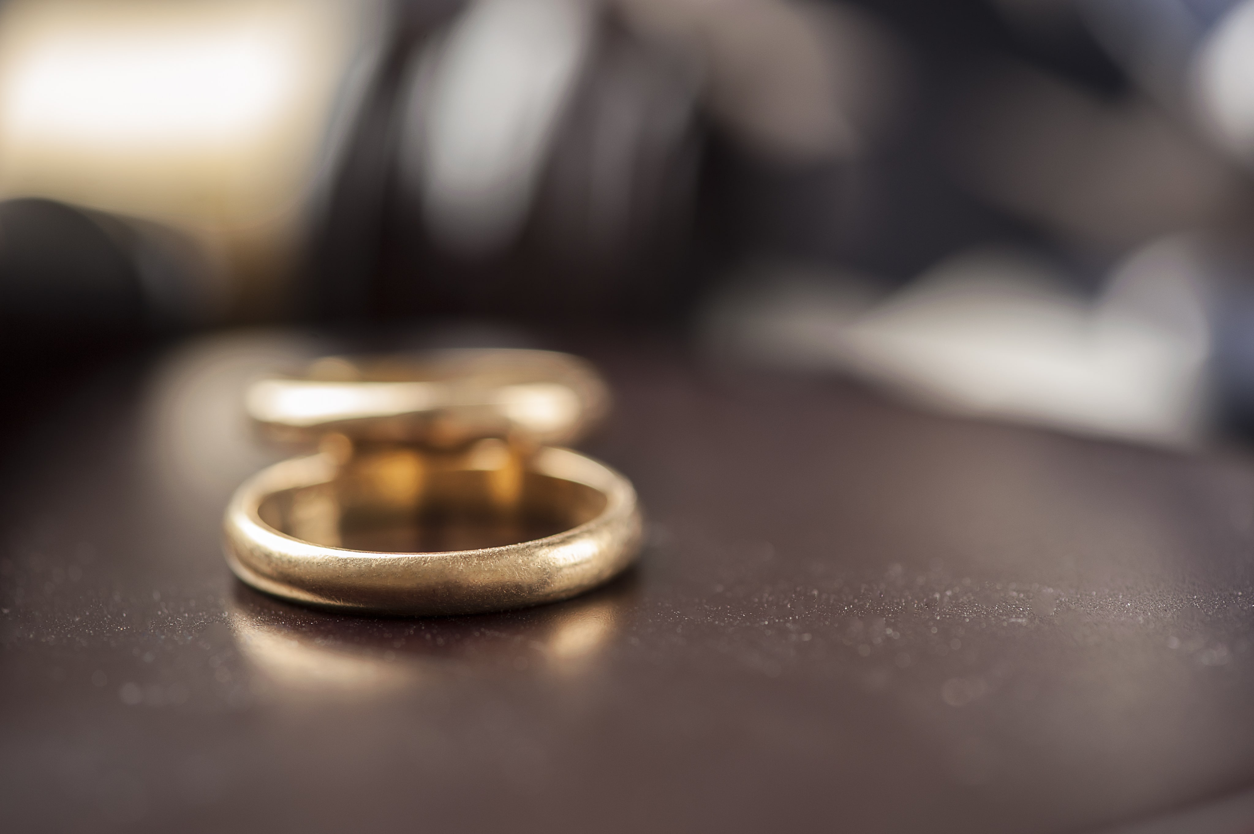 two rings on a table symbolizing divorce in Orlando, FL